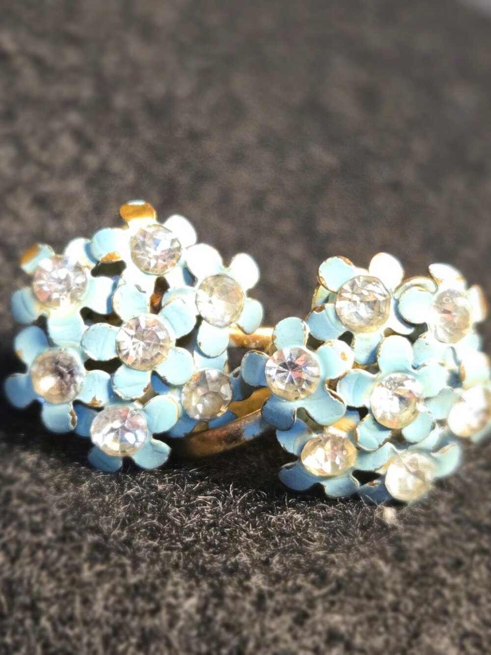 Vintage 1950s Pastel Blue Enamel Flower Cluster Screw-Back Earrings